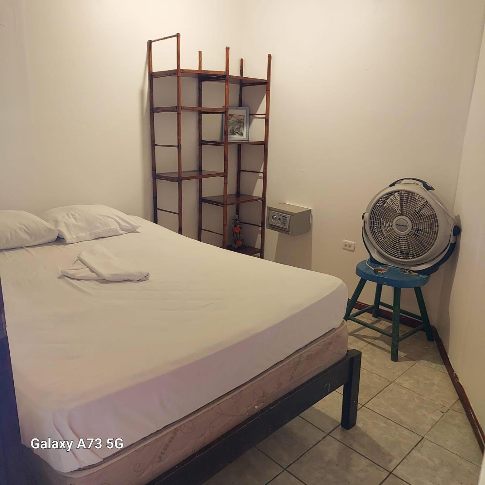 Costa Linda Art Hostel Manuel Antonio Dış mekan fotoğraf