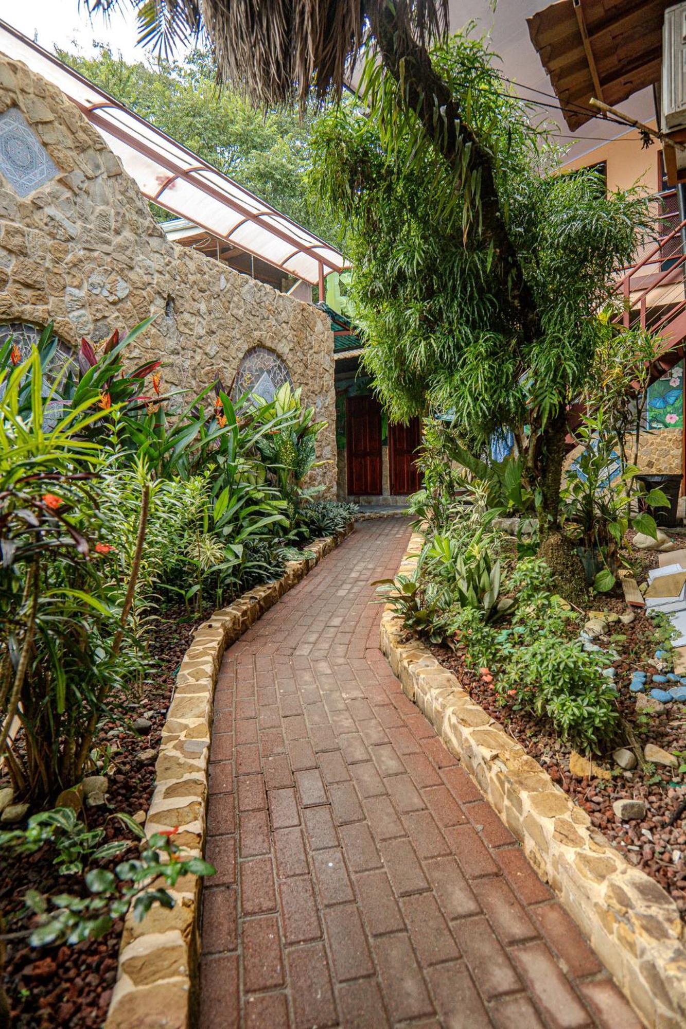 Costa Linda Art Hostel Manuel Antonio Dış mekan fotoğraf